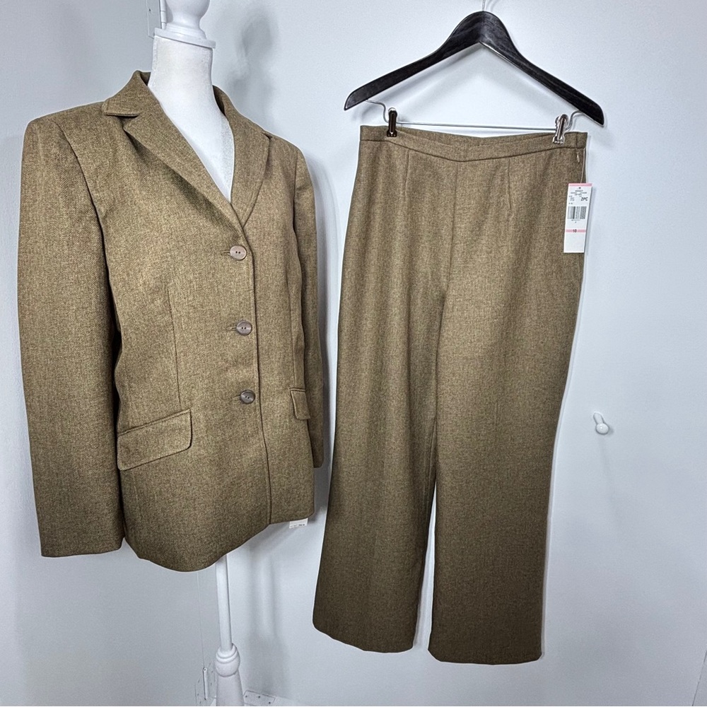 NWT LE SUIT Polyester Pant Suit Size 10 Olive